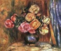 Rosen vor einem blauen Vorhang Blume Pierre Auguste Renoir